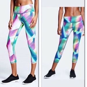 Victoria’s Secret Knockout Capri Leggings in Size Medium